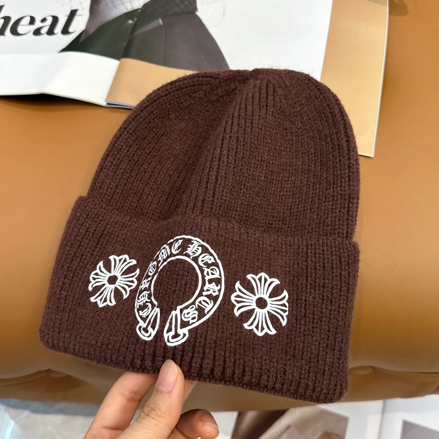 P50 🤍Chrome hearts new autumn and winter cross knitted hat🧶 One of the must-have hats in autumn and winter~ It really looks good on whoever wears it~, it is also a perfect match in black and white and gray in autumn~